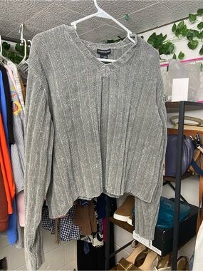 TOMFOOLERY Y2K Gray Ribbed V-Neck Sweater
